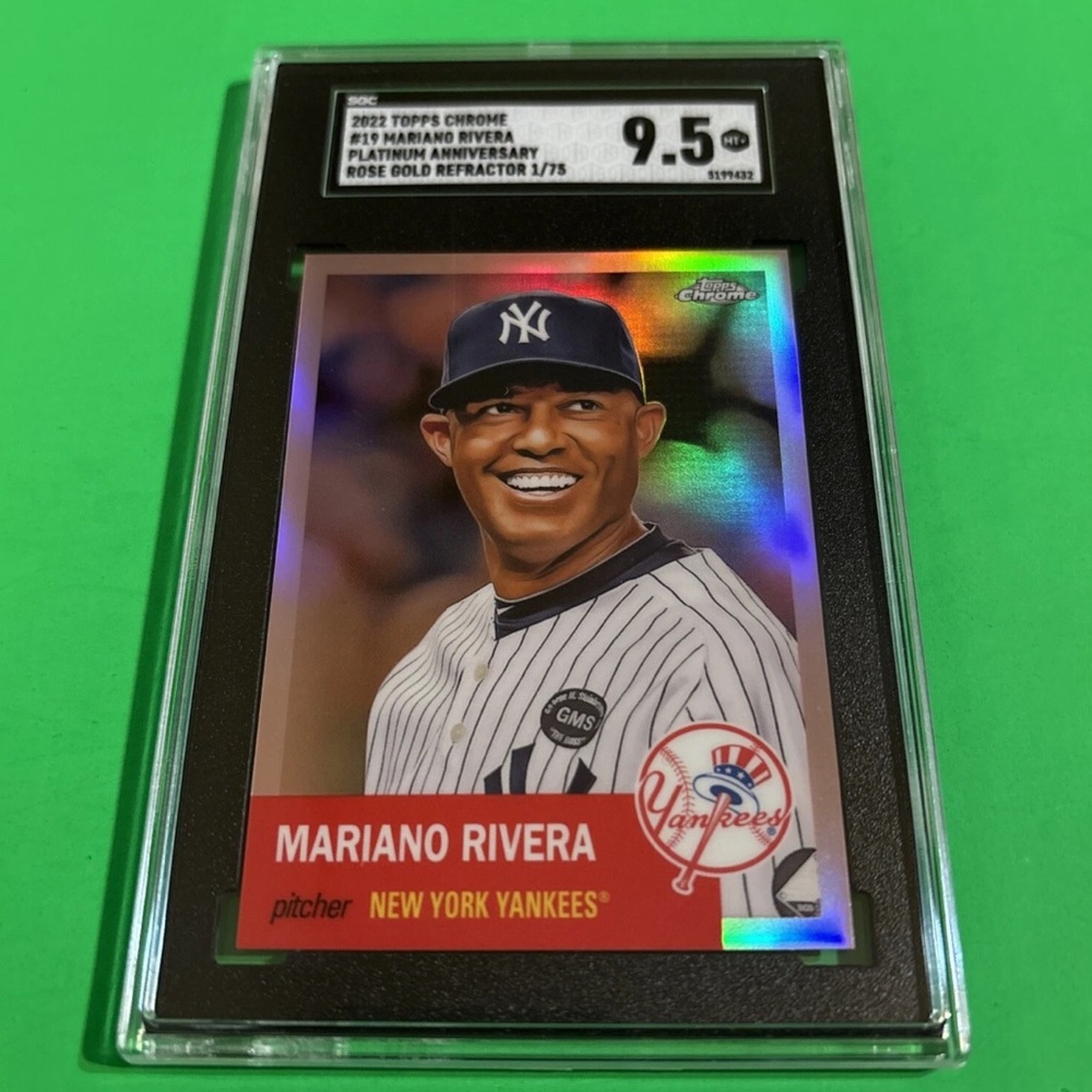 2022 Topps Chrome #19 Mariano Rivera Rose Gold Refractor #/75 SGC 9.5